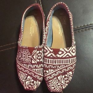 💥SALE 💥 Toms Size 6 Canvas Red Shoes